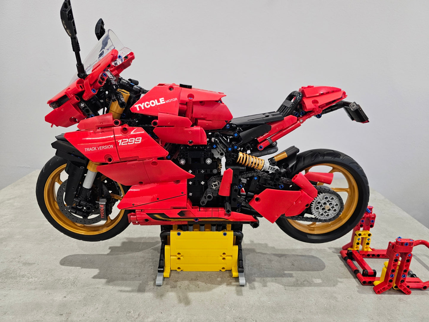 T4020 Ducati Motorcycle 1/5 Scale
