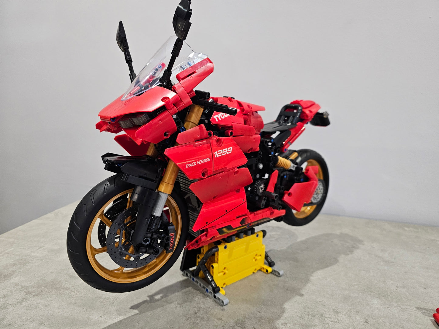 T4020 Ducati Motorcycle 1/5 Scale
