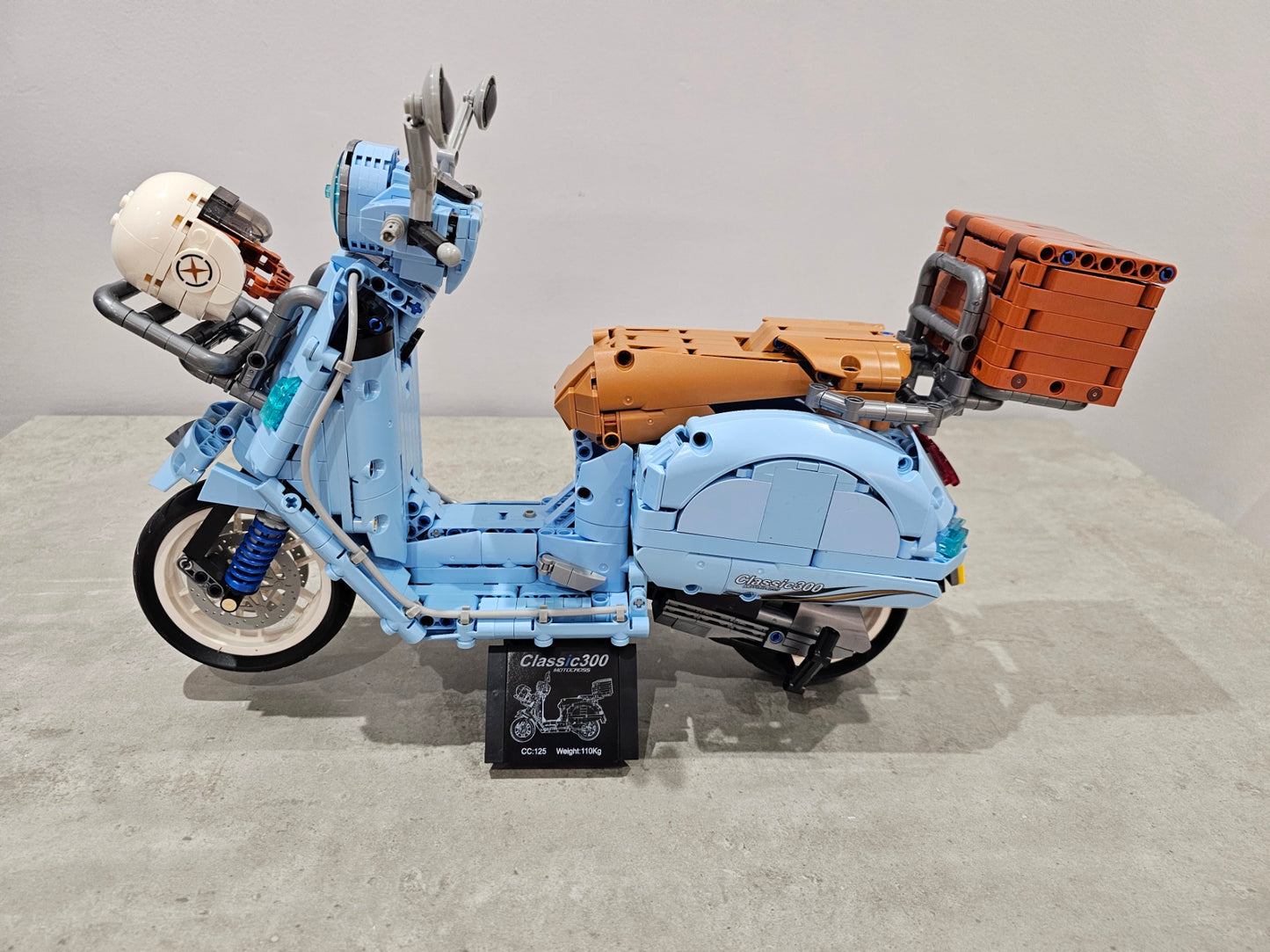 T4025B Vespa Classic 300 1/5 Scale