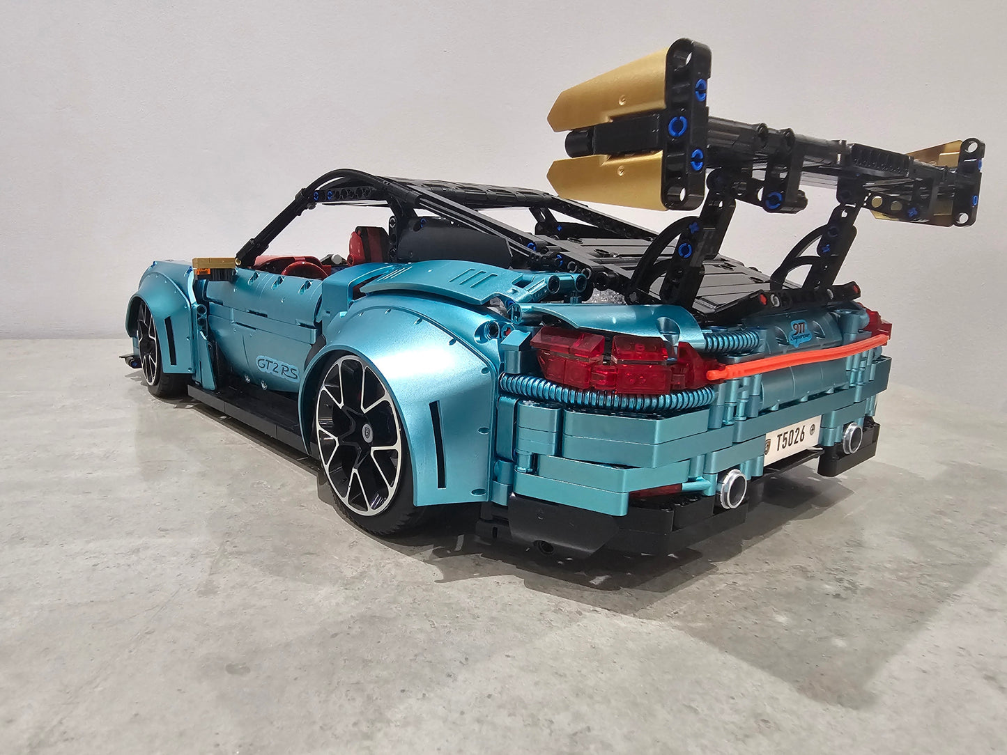 T5026B 911 GT2 RS 1/8 Scale