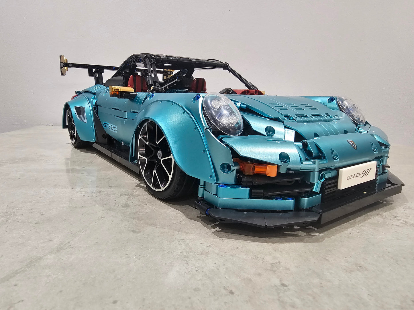 T5026B 911 GT2 RS 1/8 Scale