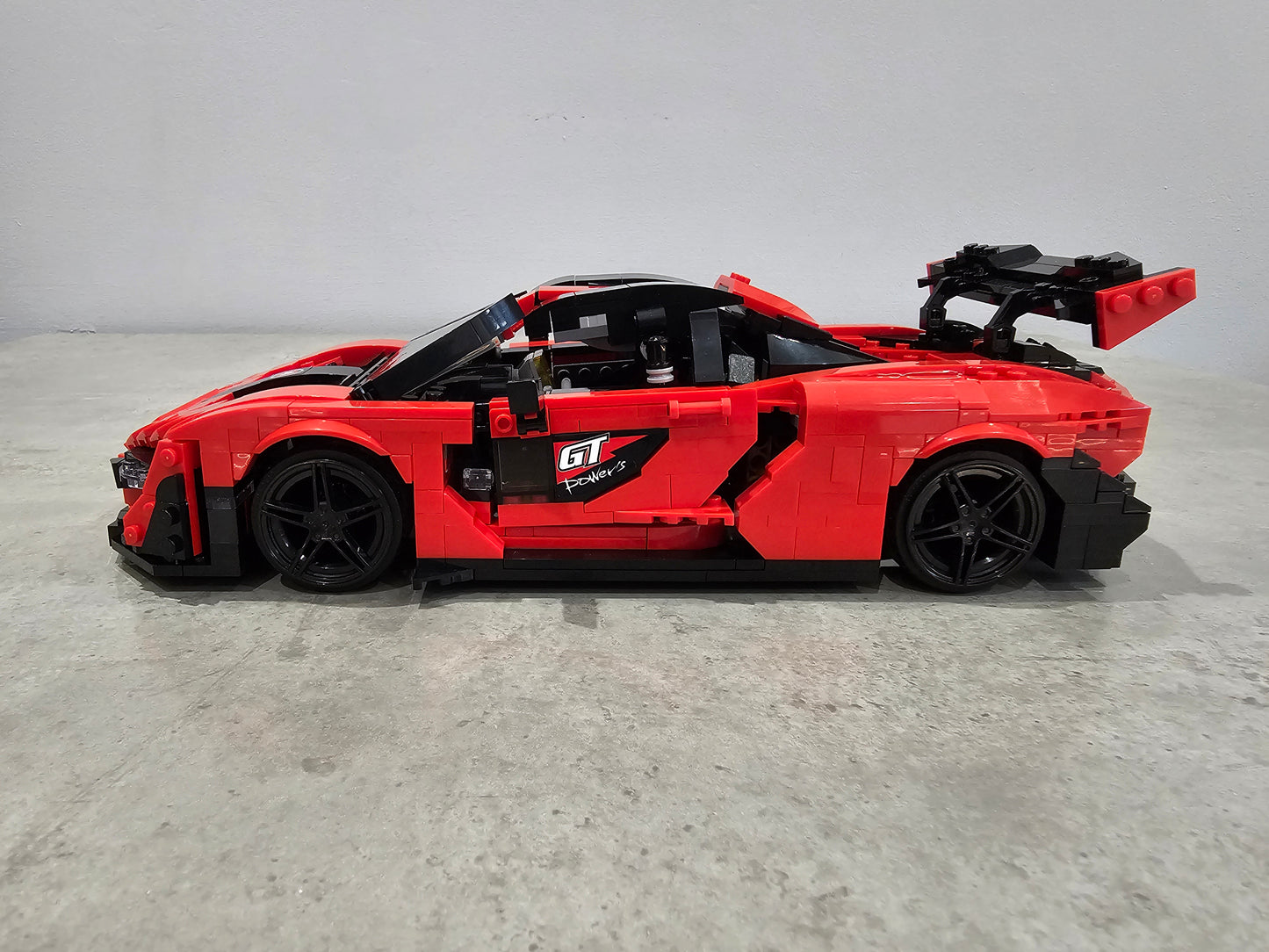 10007 McLaren Senna