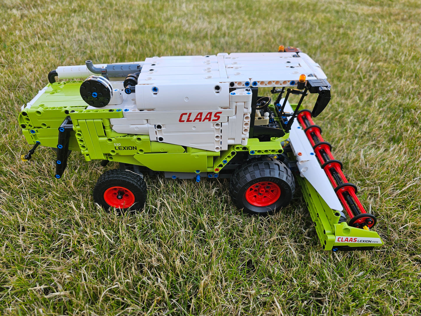 17014 Claas Lexion Combine Harvester