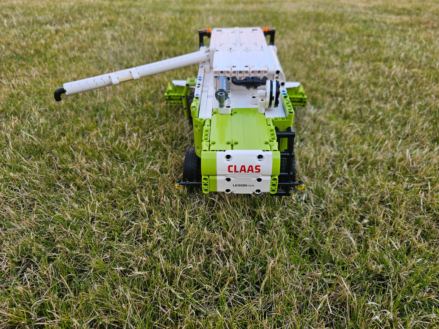 17014 Claas Lexion Combine Harvester