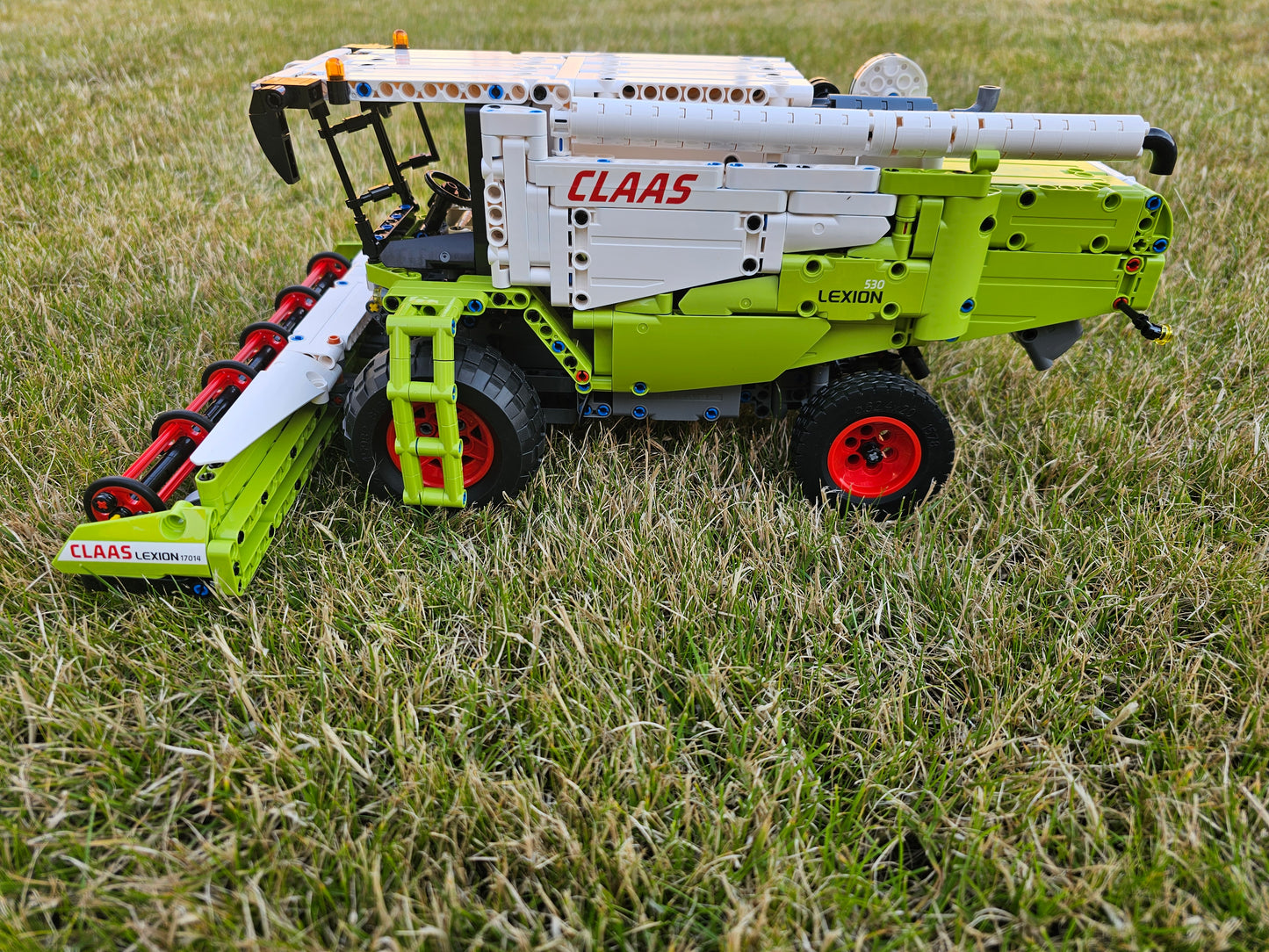 17014 Claas Lexion Combine Harvester