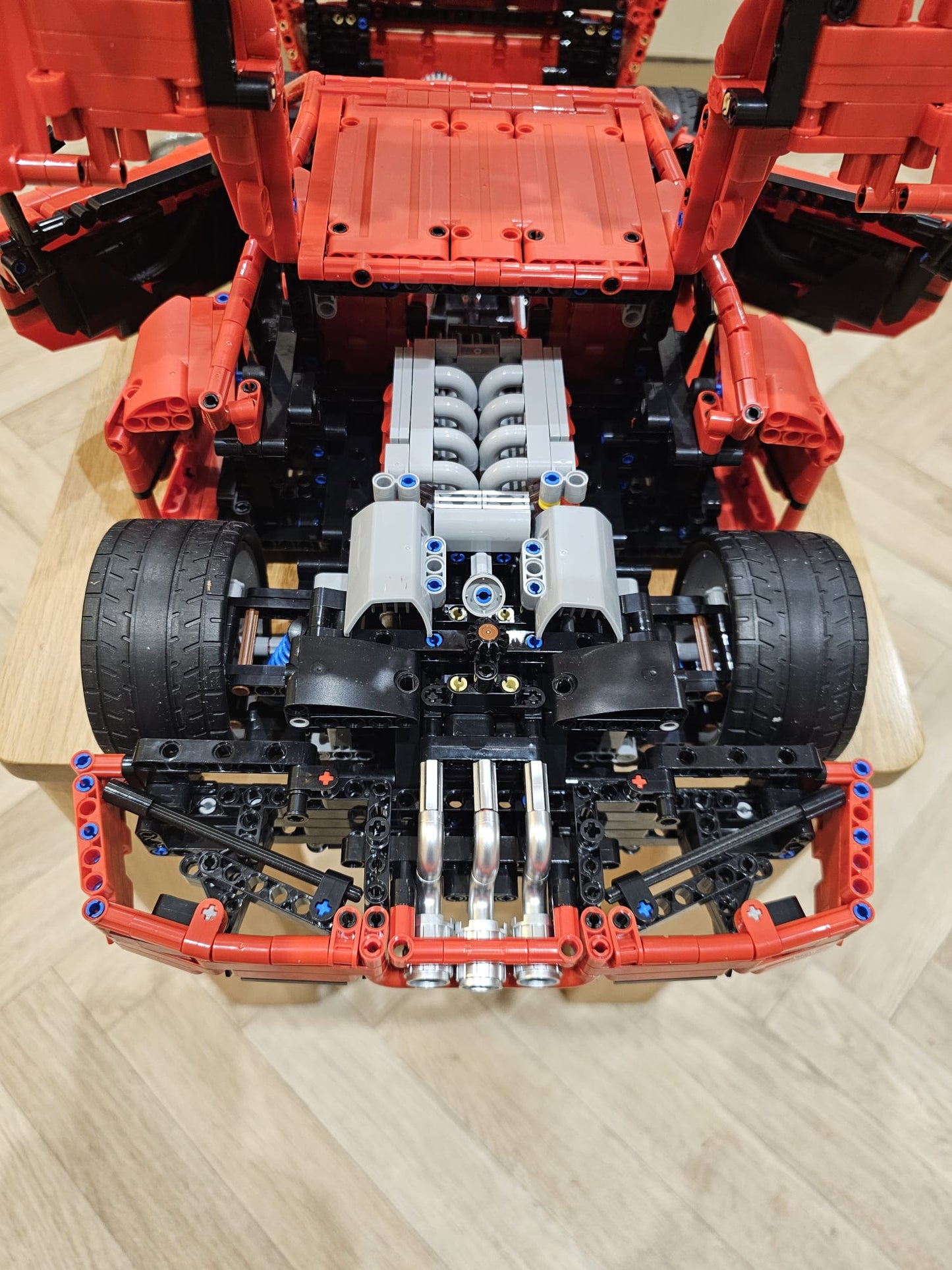 JD017 - F40 in 1/8 Scale
