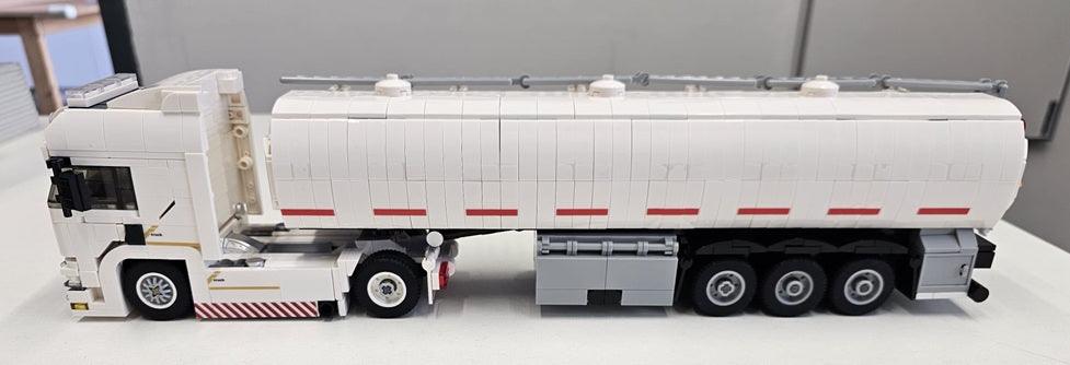 66032 & 66033 - Truck and Tanker Model