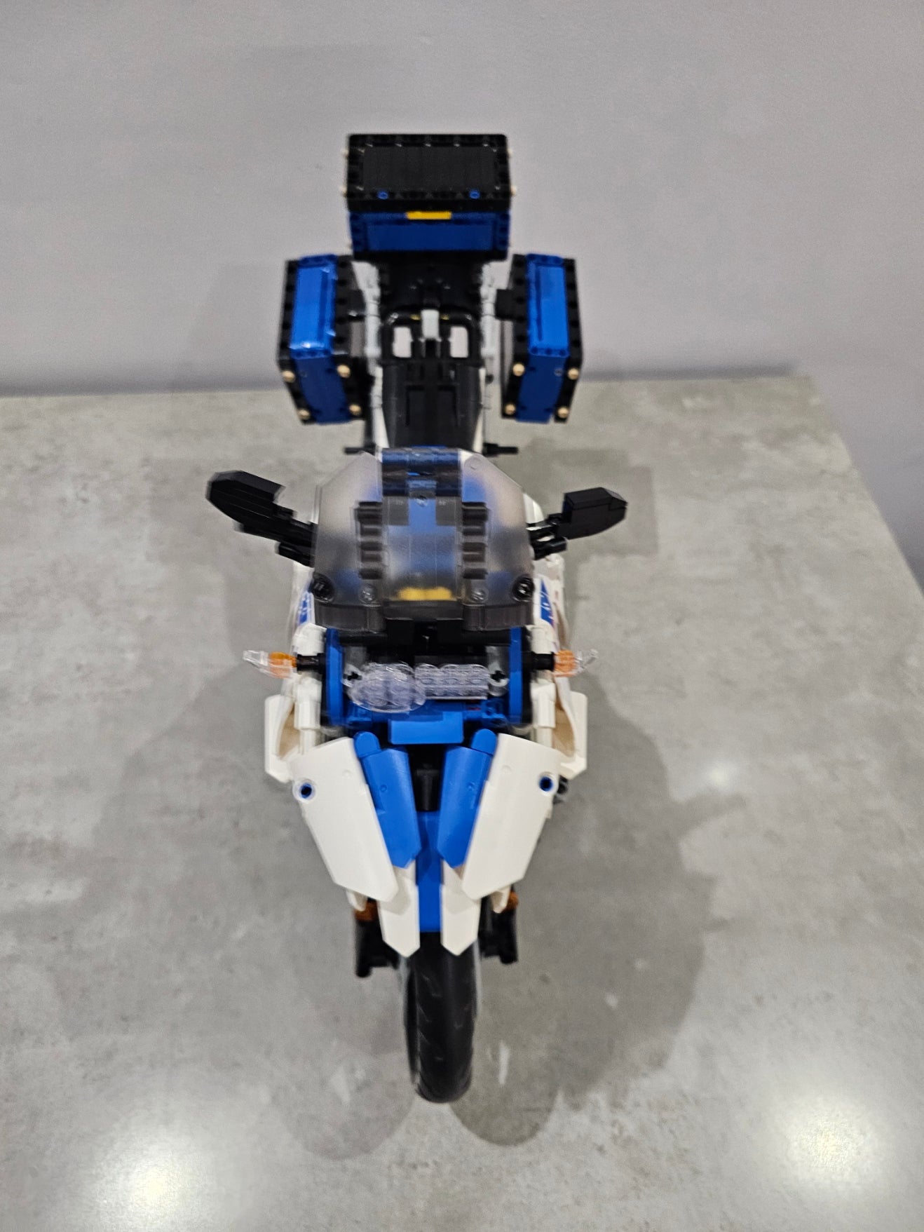 T4022 BMW R1250 Motorcycle 1/5 Scale